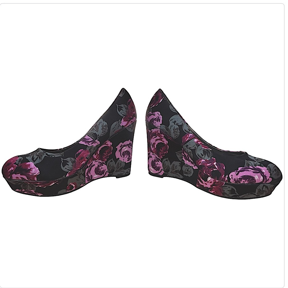 Madden Girl EXPLODE Wedged Platform Heel Black Satin Rose Women’s Sz 8